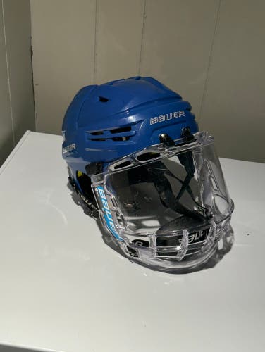 Medium Blue Bauer Re-Akt Helmet