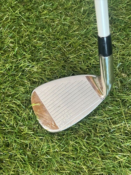 Women’s Tour Edge Hot Launch Sand Wedge RH 36” Free Shipping Very Good Condition