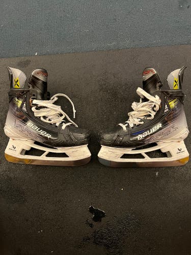 Used Bauer Vapor Hyperlite 2 Size 5 Fit 2 Hockey Skates