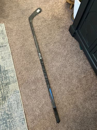 Used Senior Bauer Right Handed P92 Nexus 8000 Hockey Stick