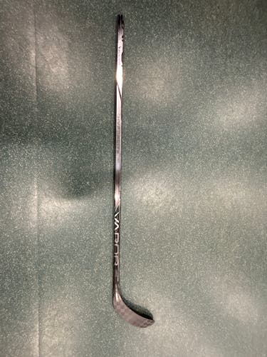 Used Bauer Right Handed P28 Vapor Hyperlite 2 Hockey Stick