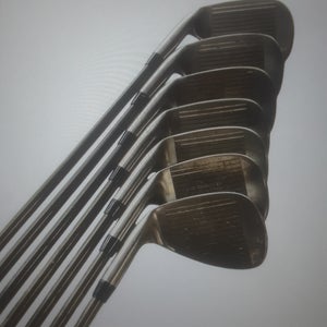 Used Men's Wilson Pro staff Right Handed Iron Set Regular Flex 7 Pieces Graphite Shaft