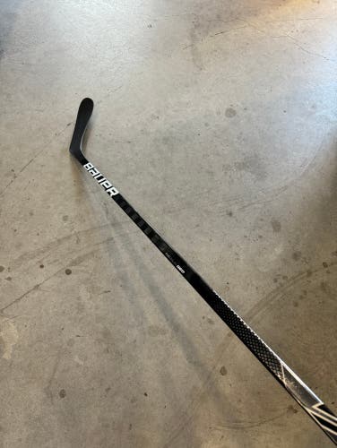 NCAA 87 Flex New Senior Bauer Right Handed P28 Pro Stock Nexus Geo Hockey Stick