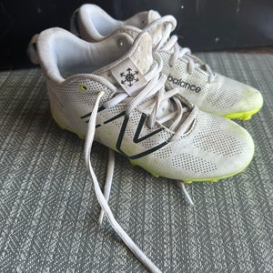 White Used New Balance Molded Cleats Cleats Size 2.5