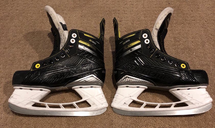 Used Junior Bauer Regular Width Size 2 Supreme S35 Hockey Skates