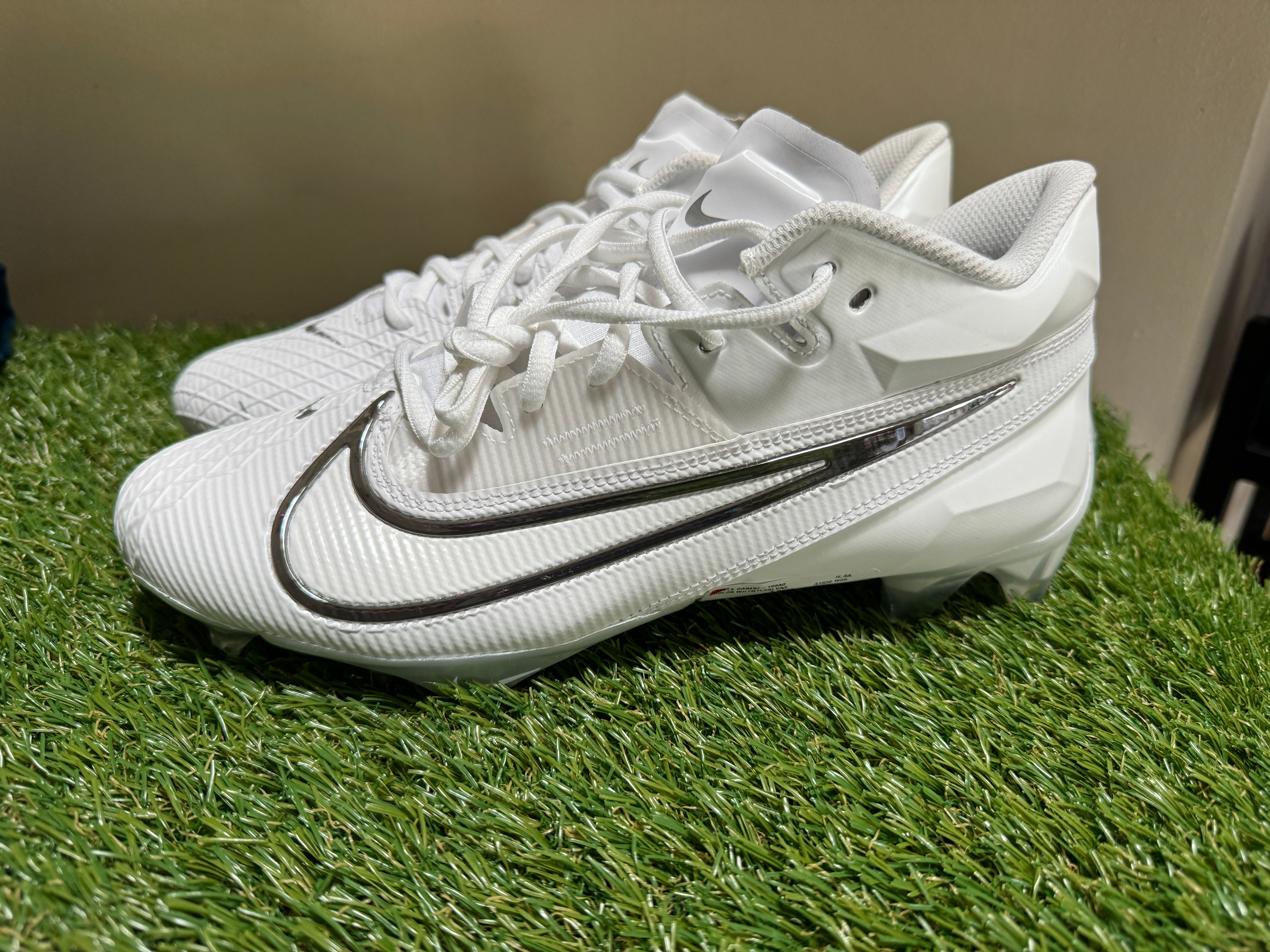 SOLD* Nike Vapor Pro 3/4 Speed Football Nubby Turf Shoes 