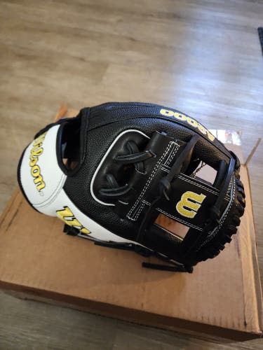 Infield Right Hand Throw Wilson A2000 Baseball Glove 11.5"