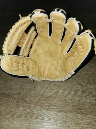 New Right Hand Throw Wilson A2K Baseball Glove 11.75"