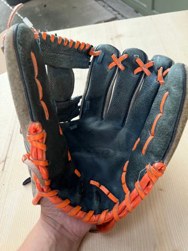 Blue Used Wilson A450 Right Hand Throw Baseball Glove 11.5"
