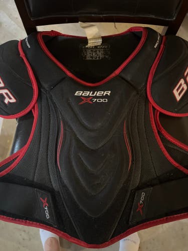 Used XL Bauer Vapor X700 Shoulder Pads