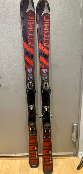 Atomic Normad Smoke 157 skis with Atomic XTO 10 bindings