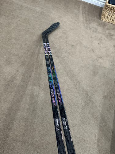 P28 75 Flex 2 Pack New Senior CCM Right Handed P28 Trigger 9 Pro Hockey Stick