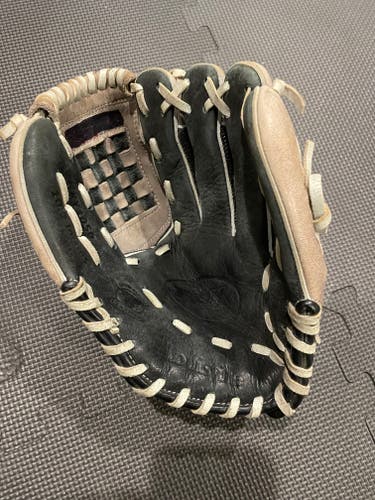 Used Infield Right Hand Throw Louisville Slugger HXY 1050 Baseball Glove 10.5"