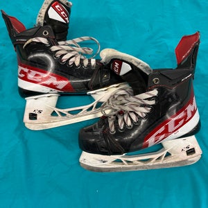 Used Intermediate CCM JetSpeed Hockey Skates Regular Width Size 4