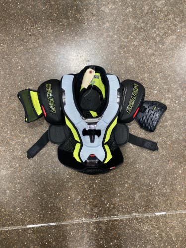 Bauer Vapor Hyperlite Junior Medium Shoulder Pads