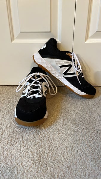Men's 11.5 New Balance Fresh Foam 3000v4 turf shoes - LNC