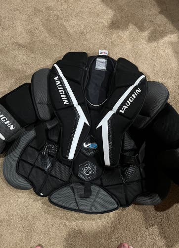 Used  Vaughn  V9 Pro Carbon Goalie Chest Protector