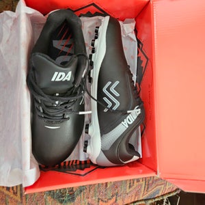Black New Women's Turf Cleats Size 7 Wide