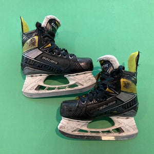 Used Junior Bauer Supreme 3S Hockey Skates Size 3.5