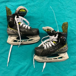 Used Youth Bauer Vapor 3X Hockey Skates Regular Width 12