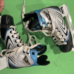Used Intermediate CCM Vector 3.0 Hockey Skates | Size 4.5 Wide