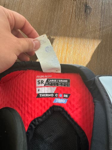 Used Large Bauer Vapor Hyperlite Shoulder Pads