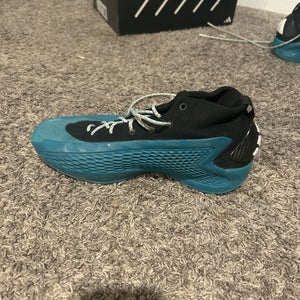 Used Size 9.5 (Women's 10.5) Adidas Shoes