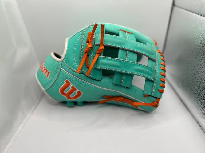 Wilson A2000 (Model #1777) 12 3/4" - Superskin