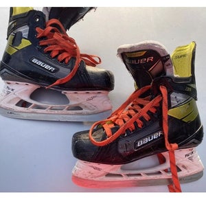 Used Senior Bauer Supreme 3S Hockey Skates Regular Width 5