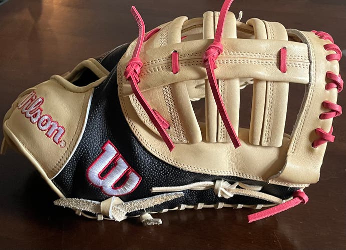 Wilson A2000 12.25" Baseball Glove. First Basemen’s Glove