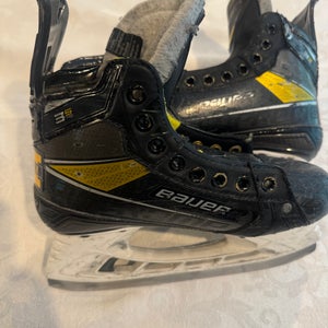 Used Junior Bauer Supreme 3S Pro Hockey Skates Regular Width Size 3