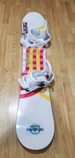 Burton feather 144cm women snowboard w/Burton binding Medium