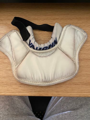 Vaughn SLR Pro neck guard