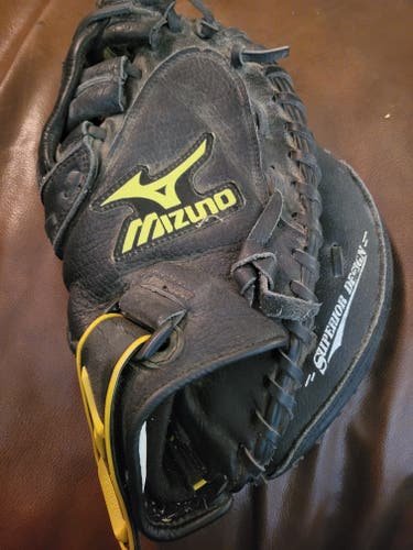 Mizuno GXS-101 32.5” Girls Softball Glove Catchers Mitt RHT Right Hand Throw
