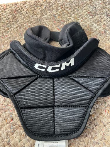 CCM Junior Goalie Neck Guard BNQ