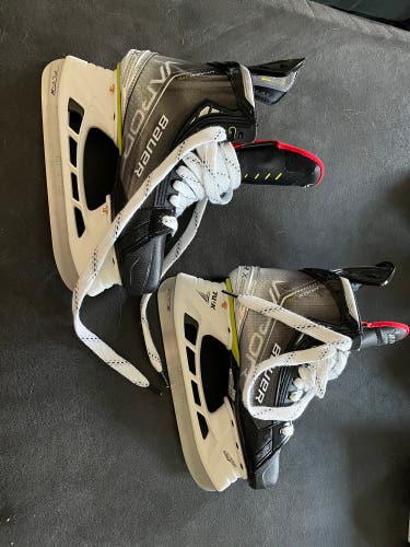 Bauer vapor hyperlite hockey skates