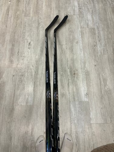2 Pack New Senior Bauer Right Hand P28 77 Flex Proto-R Hockey Stick