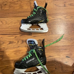 Used Junior Bauer Regular Width Size 1 Supreme M1 Hockey Skates
