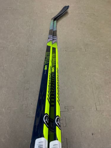 New Senior Warrior Right Handed W28 Alpha LX2 PRO Hockey Stick - 2 Pack
