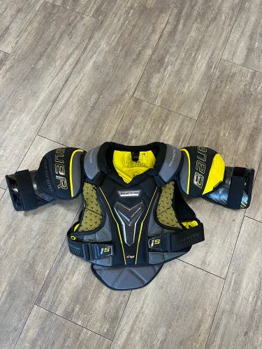 Used Medium Bauer  Supreme 1S Shoulder Pads