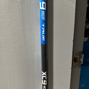 New Junior True Right Handed TC2.5 XC9 ACF Hockey Stick