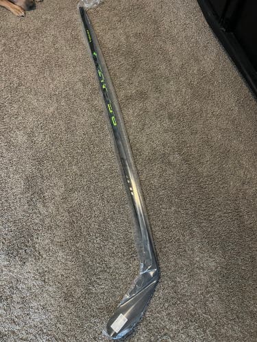 New Senior Bauer Right Handed P28  Ag5nt Hockey Stick