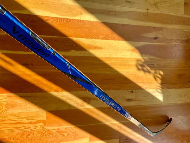 Used Senior Bauer Vapor Hyperlite 2 Right Handed Hockey Stick P28