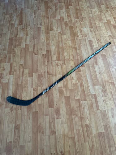 Used Bauer Right Handed P28 Vapor Hyperlite 2 Hockey Stick