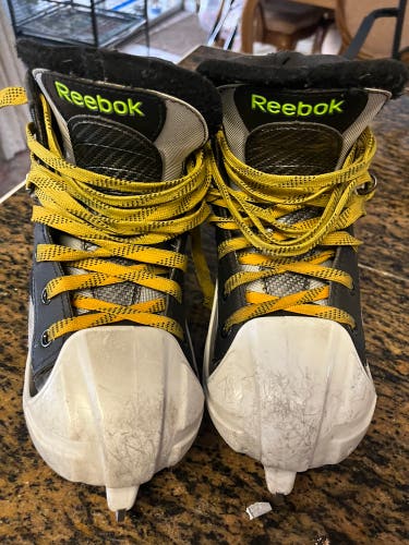 Intermediate Reebok 4k Hockey Goalie Skates Regular Width Size 3.5