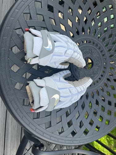 Used  Nike Large Vapor Elite Lacrosse Gloves