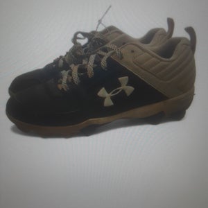 Used Size 4.5 (Women's 5.5) Youth Kids Under Armour Low Top Molded Cleats