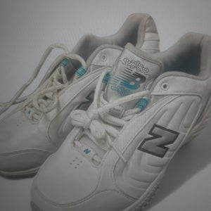 White Used Size 9.5 (Women's 10.5) Adult Women's New Balance Low Top Molded Cleats