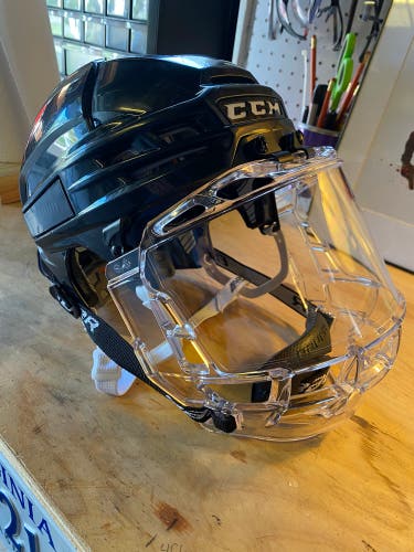 Used Medium CCM Tacks 910 Helmet