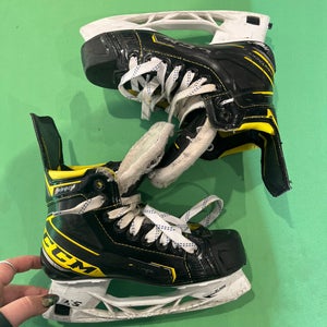 Used Intermediate CCM Super Tacks 9360 Hockey Skates | Size 4